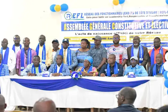 La table officielle de l’assemblée générale constitutive